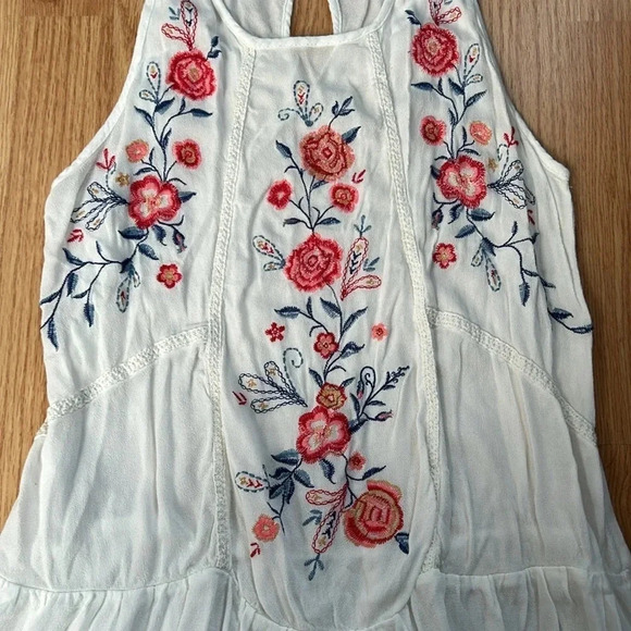 White Tank Top with Floral Embroidery | Embroidered | Floral | White Tank Top - Picture 4 of 9